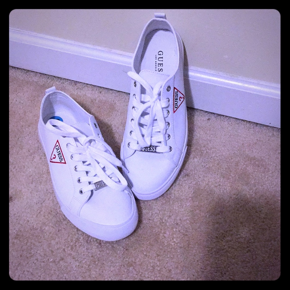 Cute White Guess❓Flat Sneakers